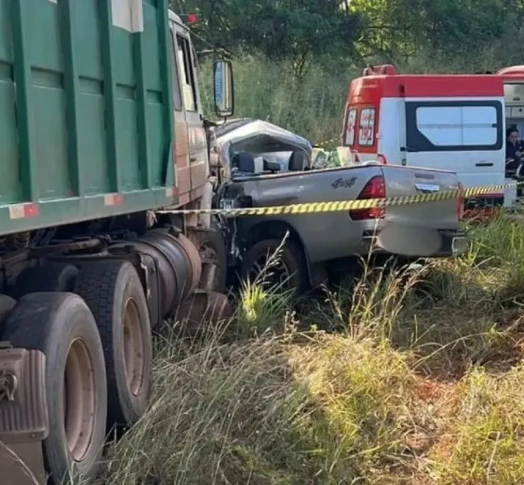 Caminhonete foi atingida na lateral