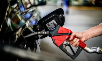 Aumento do etanol na gasolina gera debate sobre segurança dos motores e impacto no preço