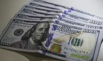 Dólar cai 1% e bolsa sobe quase 2% em dia de alívio nos mercados