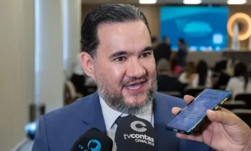 Juiz pede relatório sobre descontos em salário de desembargador