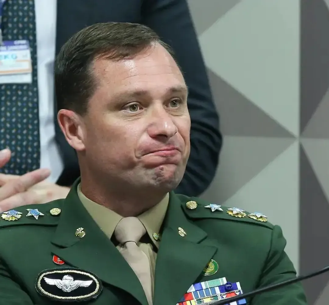 Mauro Cid foi até a PF