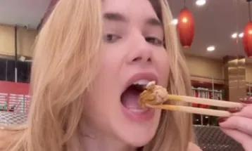 Virgínia Fonseca prova cérebro em restaurante na China: “Textura estranha, mas apimentado”