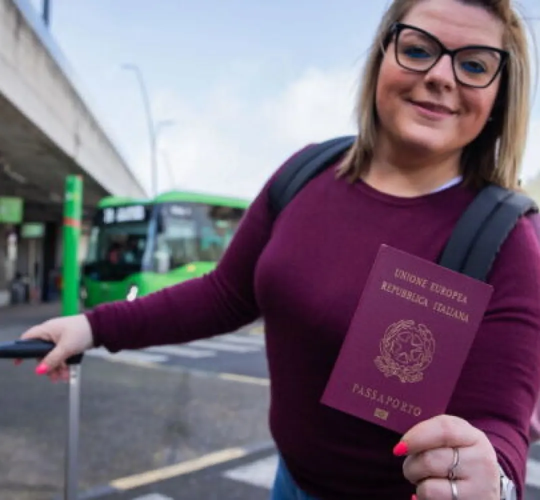 Mulher com passaporte italiano