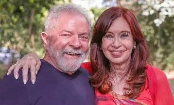 Lula revela que Cristina Kirchner chorou ao telefone após ser condenada por corrupção