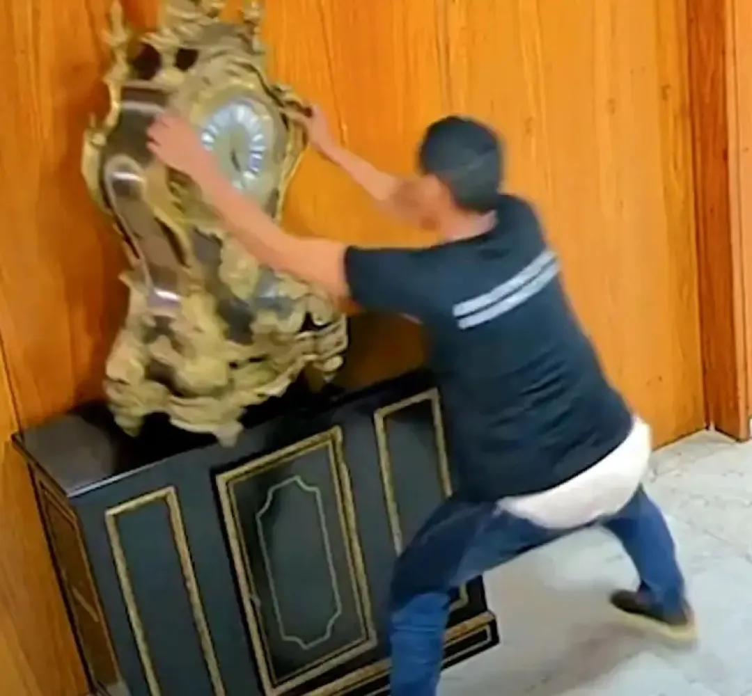 Relógio destruído