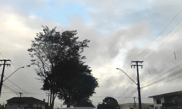 Frio, chuva e vento forte marcam início da semana em Cascavel; geada é prevista para terça-feira