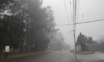 Neblina toma conta de Cascavel nesta sexta-feira