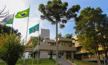 TRE-PR suspende divulgação de pesquisa da Vox Brasil por irregularidades no registro