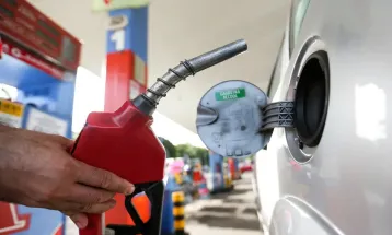 Governo prorroga subsídio de R$ 0,44 por litro para conter alta da gasolina