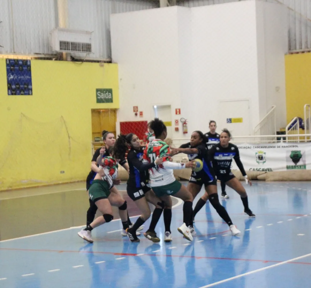 As meninas enfrentam São Carlos