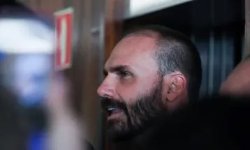Líderes do PT pedem prisão de Eduardo Bolsonaro ao STF
