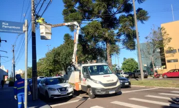 Copel inicia novo mutirão para retirar fios irregulares e já removeu 3 toneladas de cabos em Cascavel