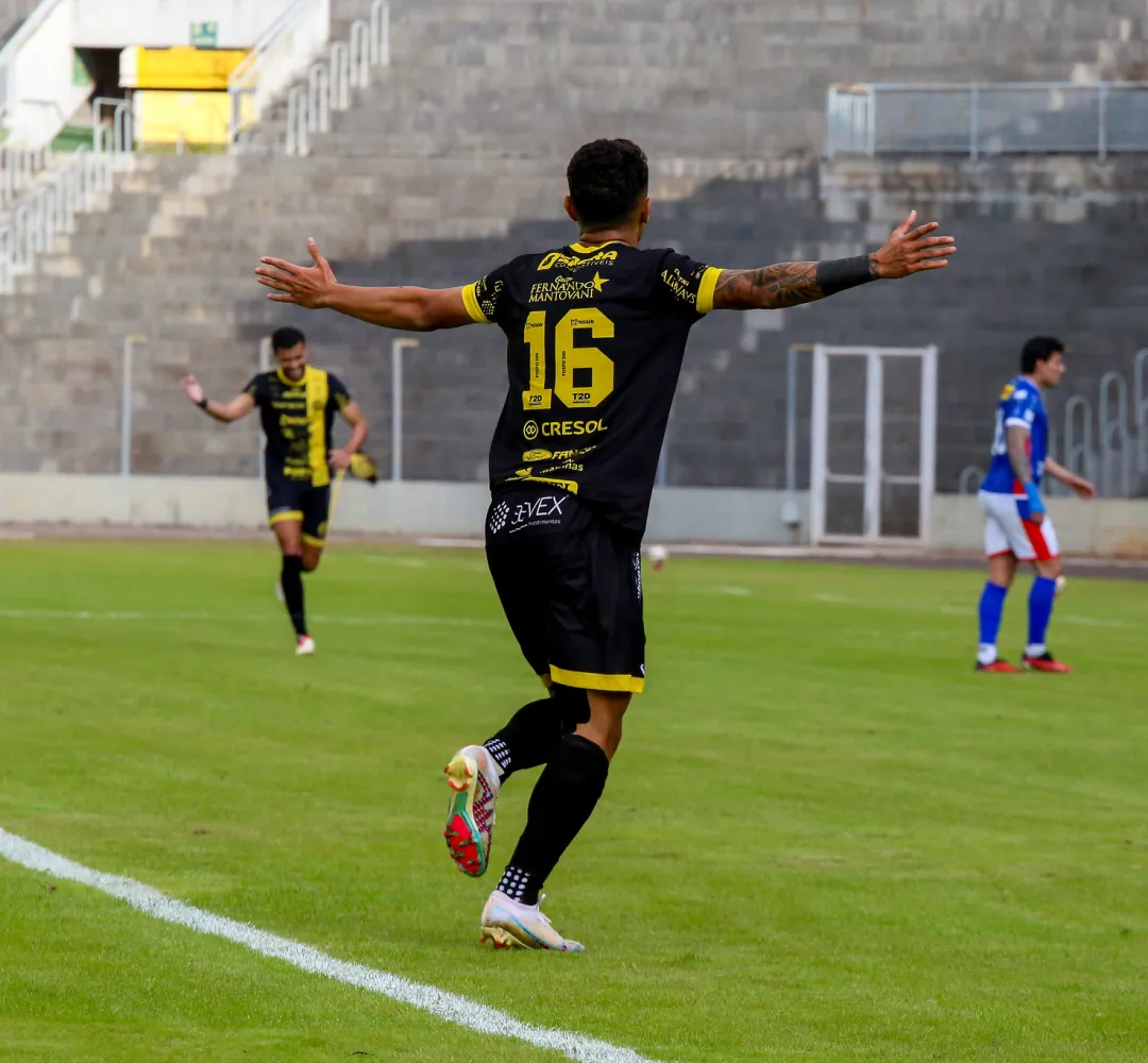 O Cascavel joga às  16 horas neste  sábado