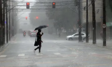 Ventos passam de 70 km/h em cidades do Paraná durante avanço de temporal