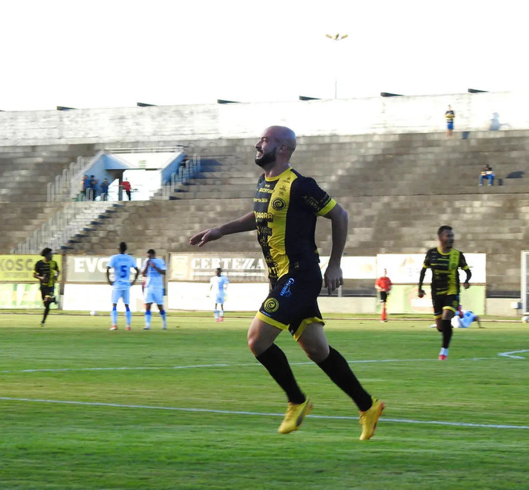 Michel vai atuar no futebol do Uruguai
