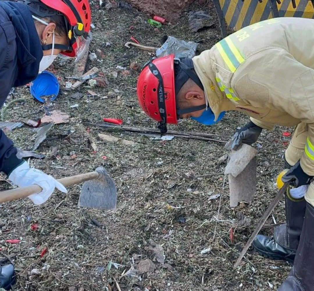 Buscas por vestígios das vítimas seguem