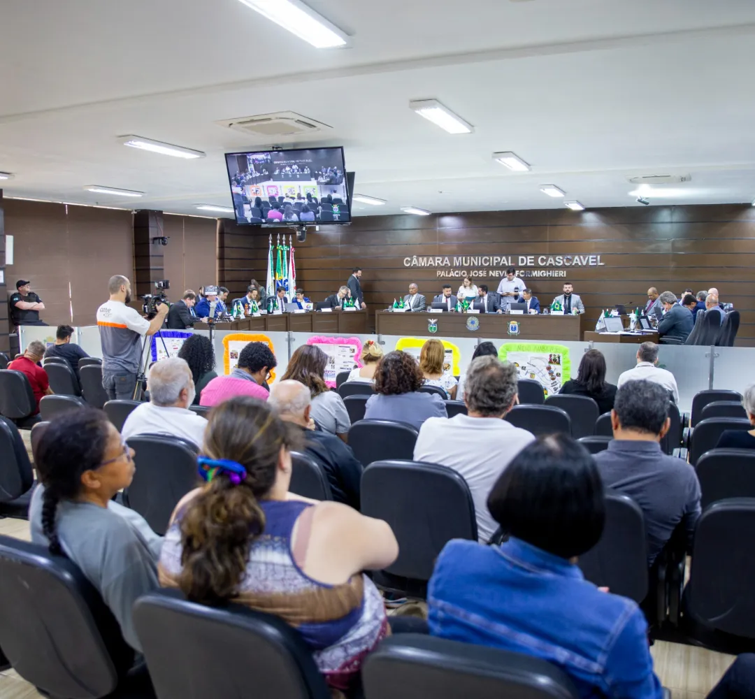 Aprova auxílio