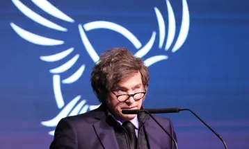 Milei recua e retira projeto sobre venda de terras após pressão e protestos na Argentina