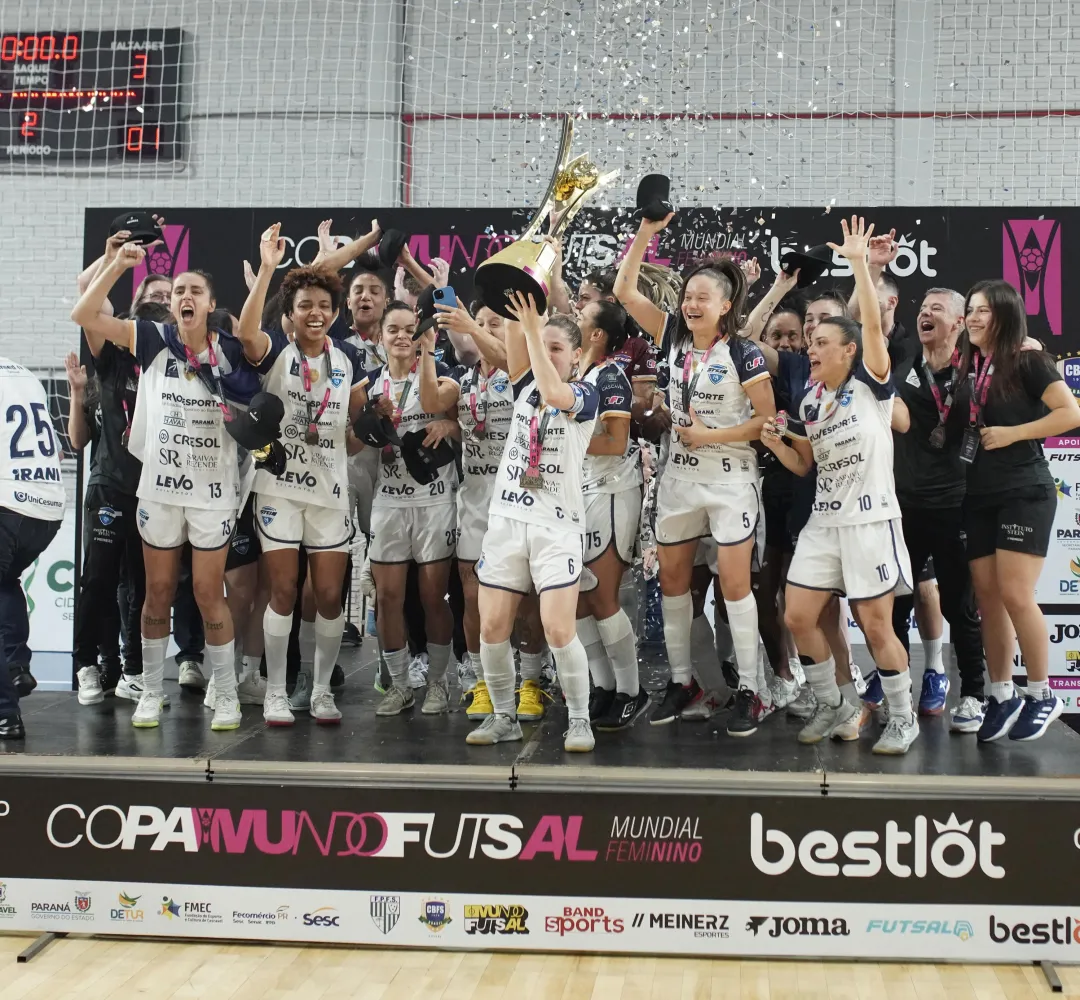 Futsal Feminino levanta a taça mais uma vez