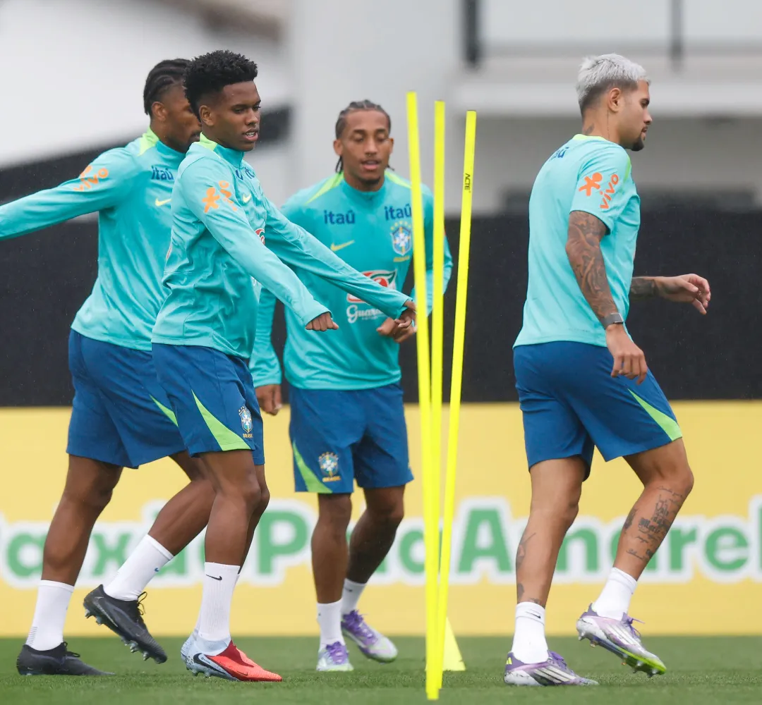 Seleção principal treina