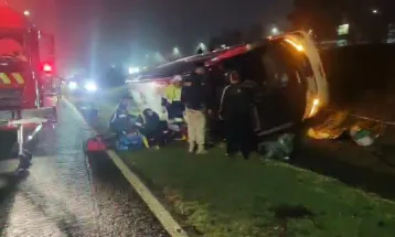 Turista equatoriano morre e 12 ficam feridos em acidente com ônibus na BR-277