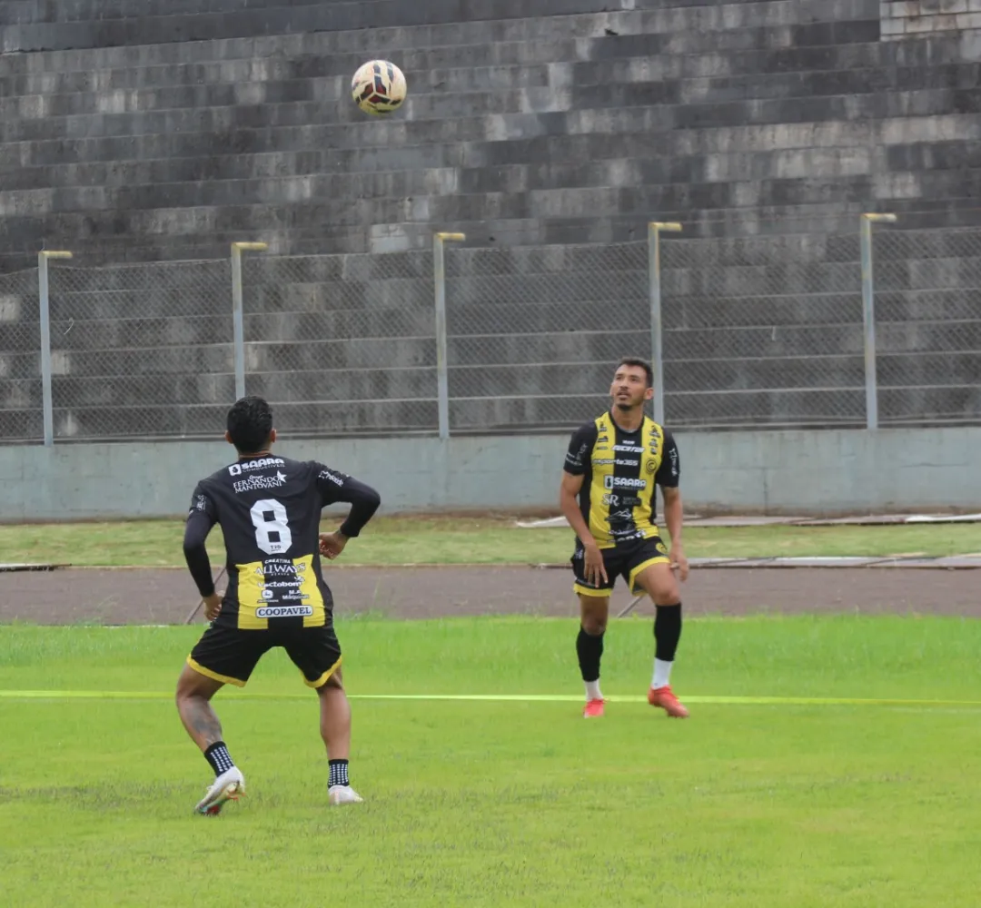 O elenco do Cascavel se prepara para a Copa FPF