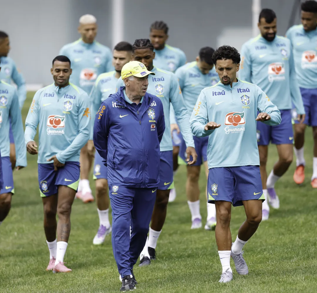 Carlo Ancelotti deve mexer no time