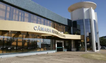 Aquisição de câmera fotográfica de R$ 85 mil causa bate-boca na Câmara de Vereadores de Cascavel