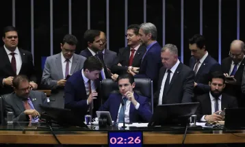 PEC da blindagem é aprovada por deputados e vai ao Senado