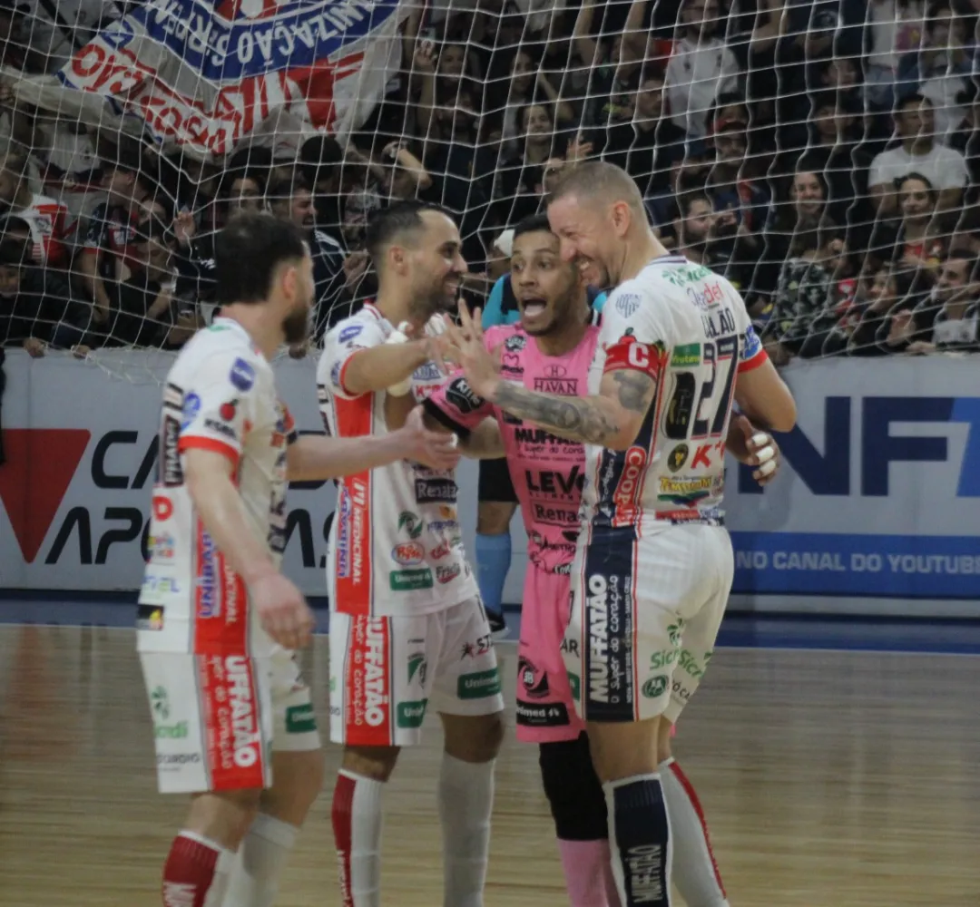 O Cascavel Futsal tem bom desempenho na Neva
