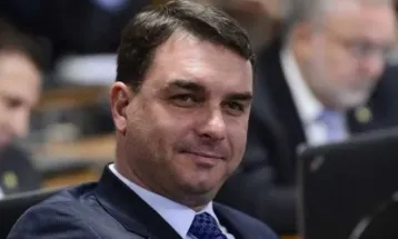 “Coração aberto”: Flávio pede desculpas a Michelle, nega desrespeito e tenta conter crise no bolsonarismo
