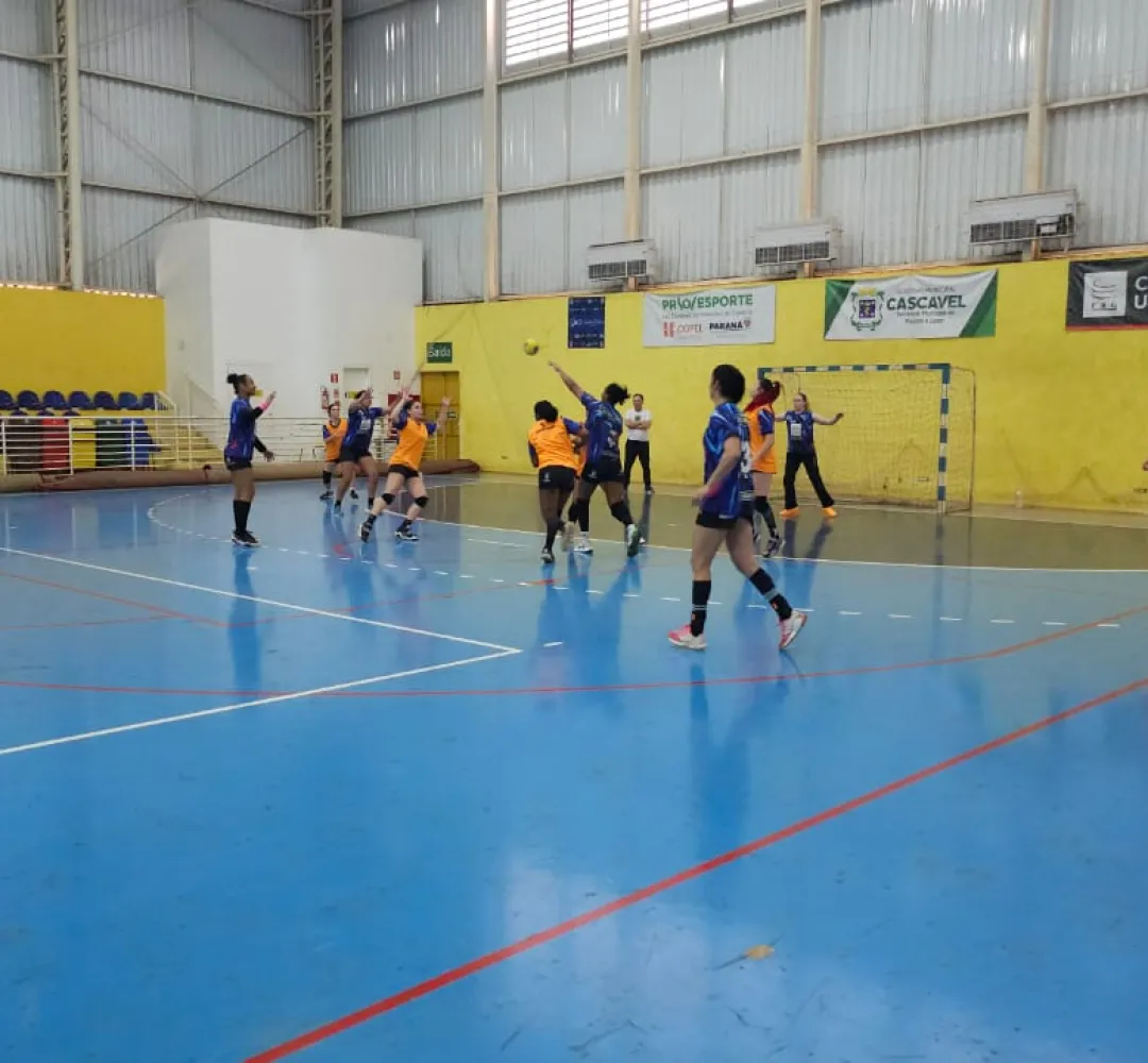 As meninas jogam em Santa Catarina