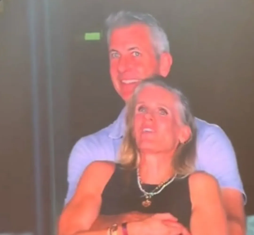 kiss cam coldplay