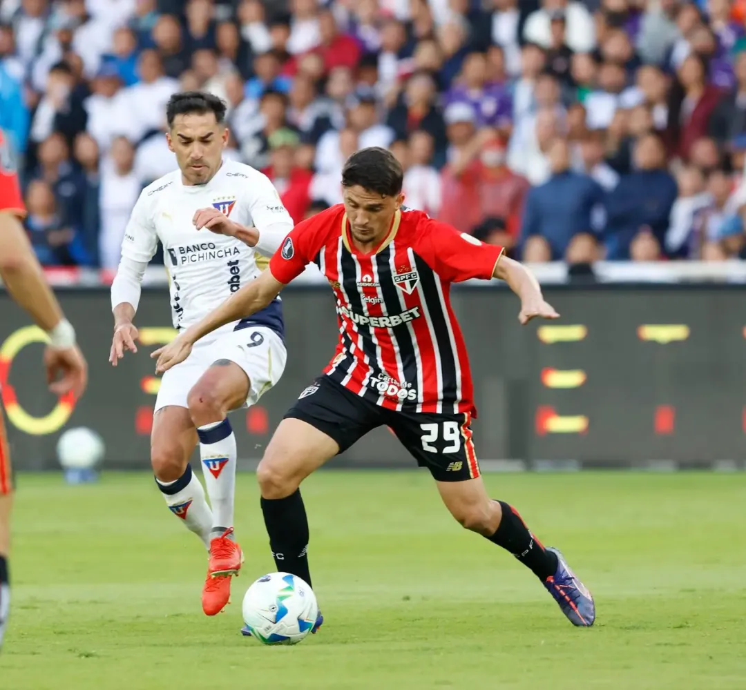 O São Paulo recebe a LDU