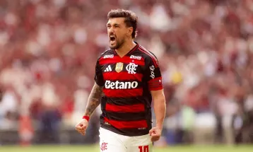 Flamengo vence o Palmeiras por 3 a 2 no Maracanã e iguala pontuação na liderança do Brasileirão