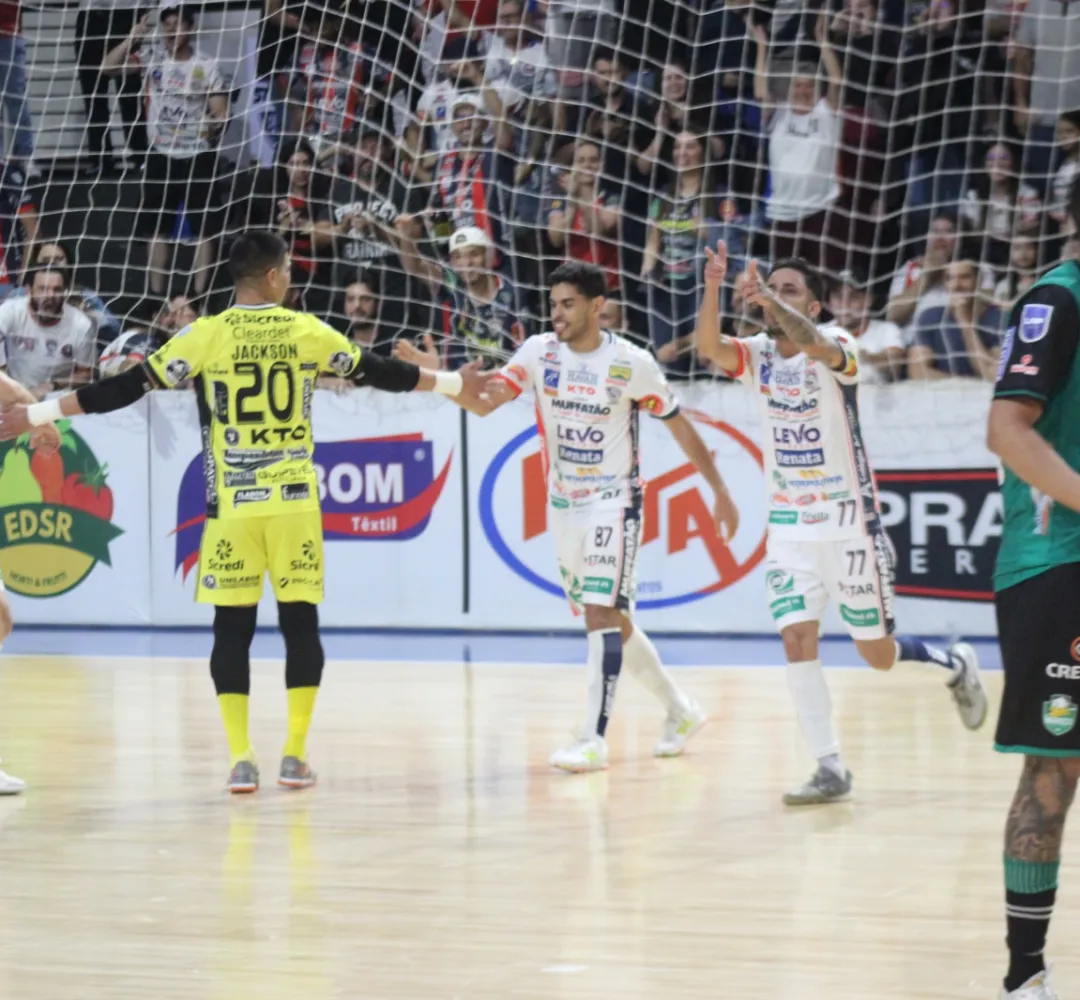 O Cascavel Futsal fez 6 a 1 no Marreco