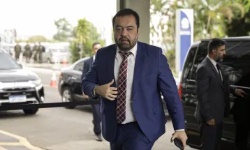 Rio sem comando: Castro renuncia e diz que sai do governo do Rio "de cabeça erguida"