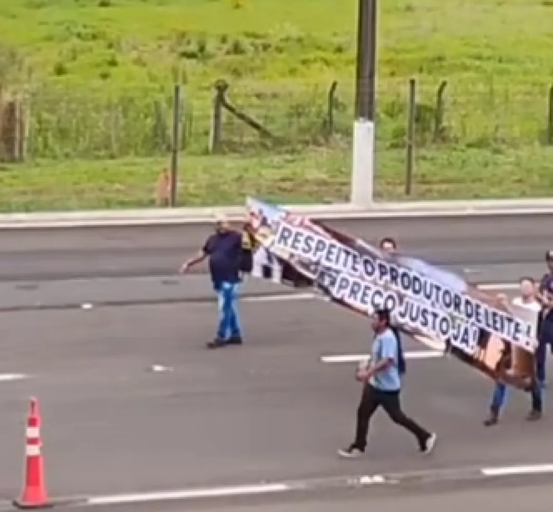 Produtores bloqueiam rodovias