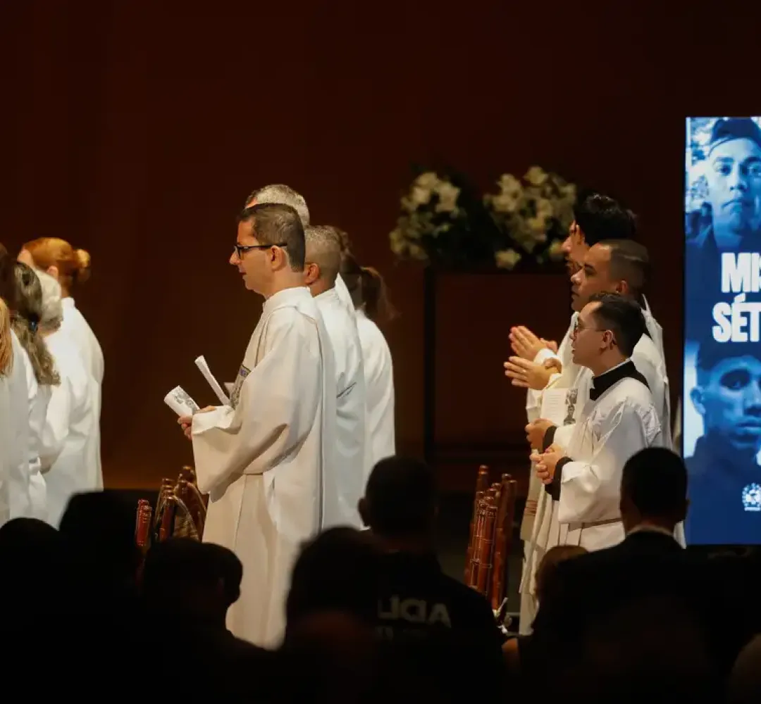 Missa em homenagem a policiais mortos no Rio
