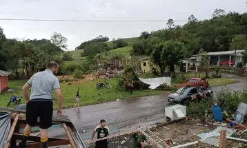 Cidades do Paraná se mobilizam para arrecadar doações às vítimas do tornado em Rio Bonito do Iguaçu