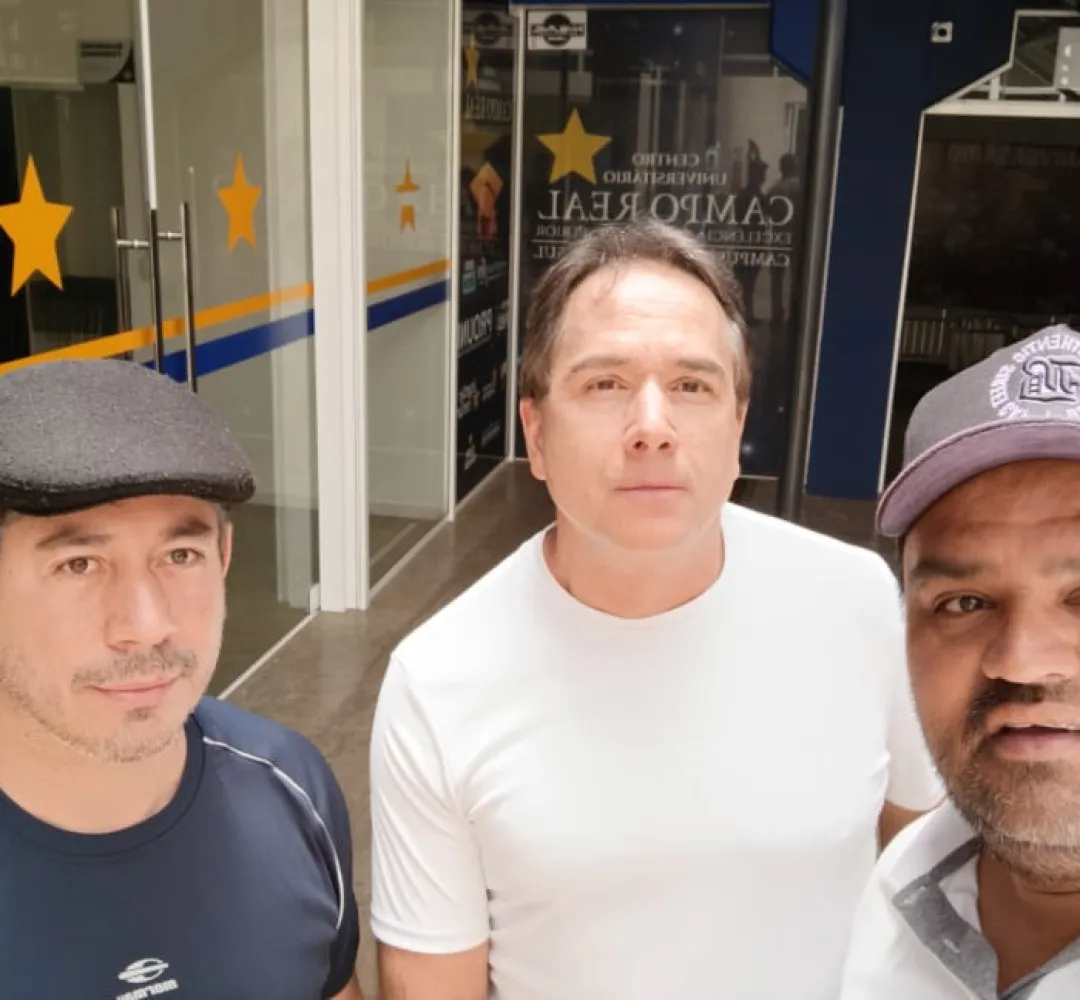 Eduardo Appio e mais dois voluntários