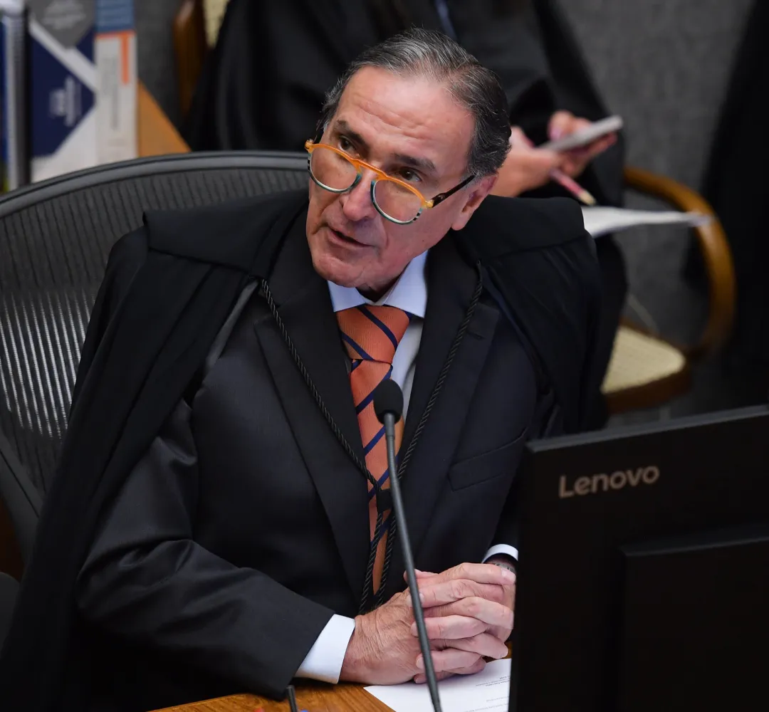 Ministro Moura Ribeiro  do STJ