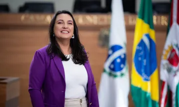 Justiça suspende sessão que poderia cassar mandato da Professora Angela