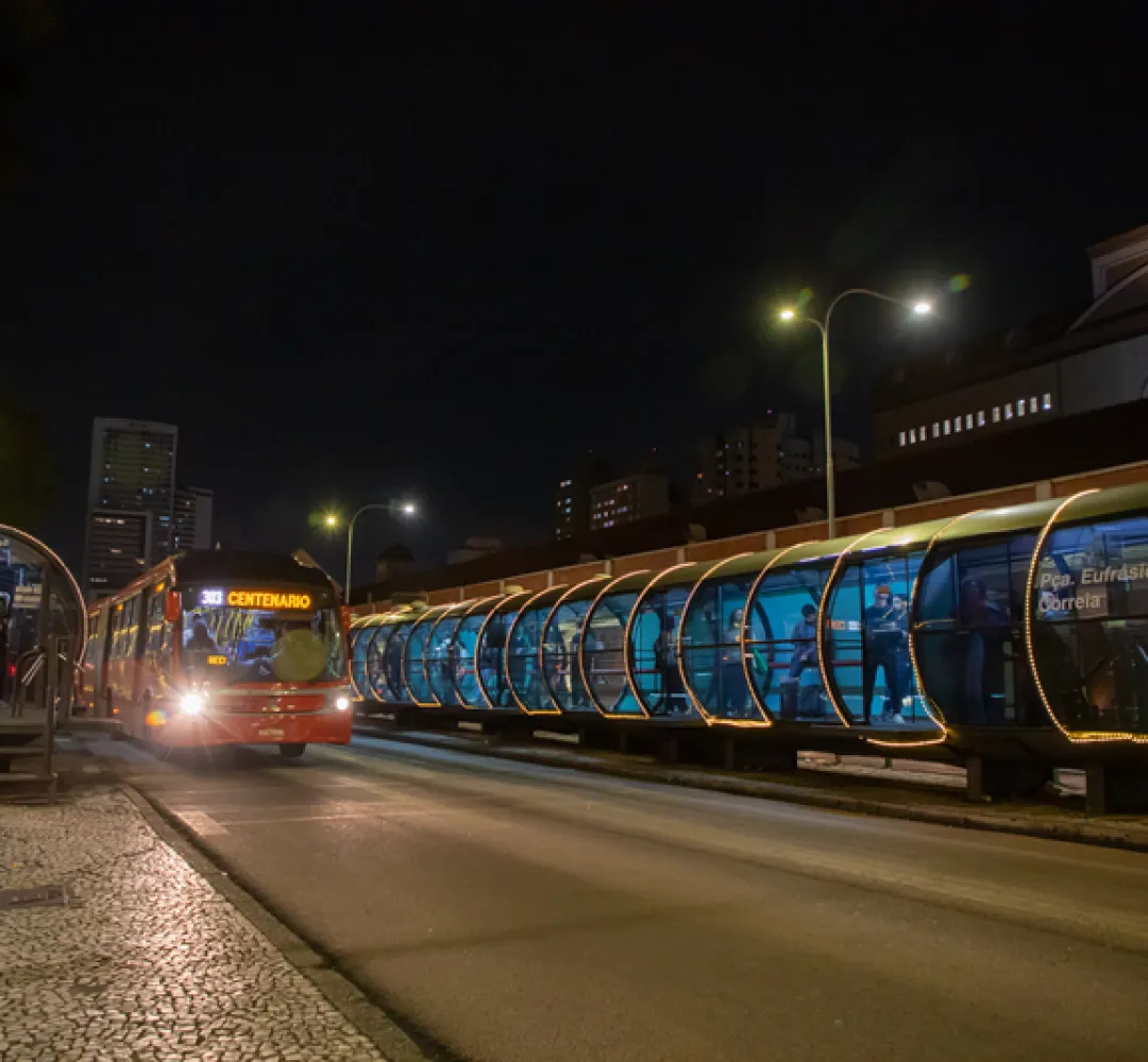 estação tubo iluminada