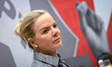 Gleisi Hoffmann fala em “inimigo dentro de casa” e cobra que governo Lula reveja base no Congresso