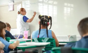 Piso do magistério entra no centro de julgamento no STF e expõe impasse sobre contratos temporários