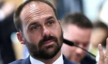 Polícia Federal determina retorno imediato de Eduardo Bolsonaro ao cargo de escrivão após cassação de mandato
