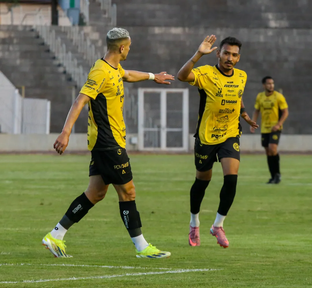 O Cascavel encara o Galo