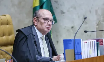 Gilmar Mendes pede vista e suspende julgamento sobre piso nacional dos professores no STF