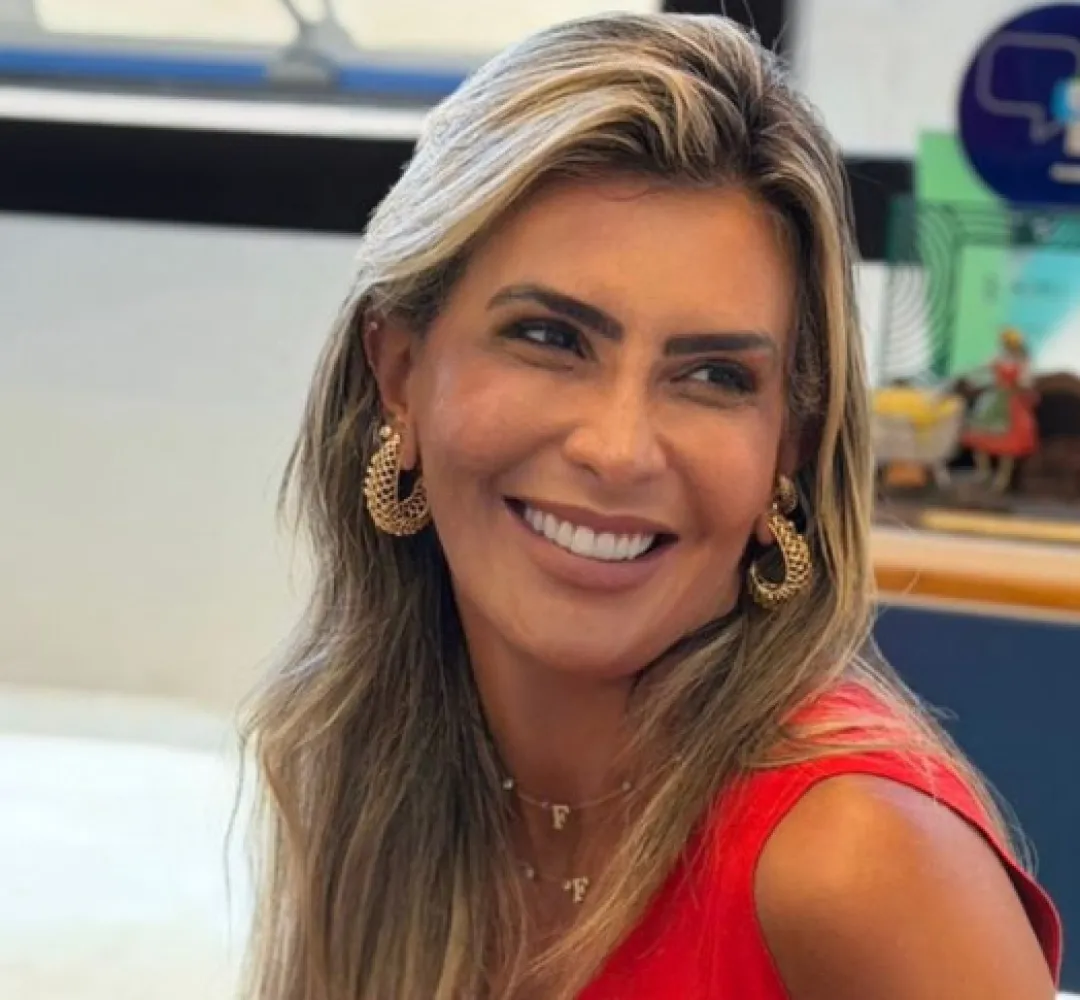 FLÁVIA FRANCISCHINI